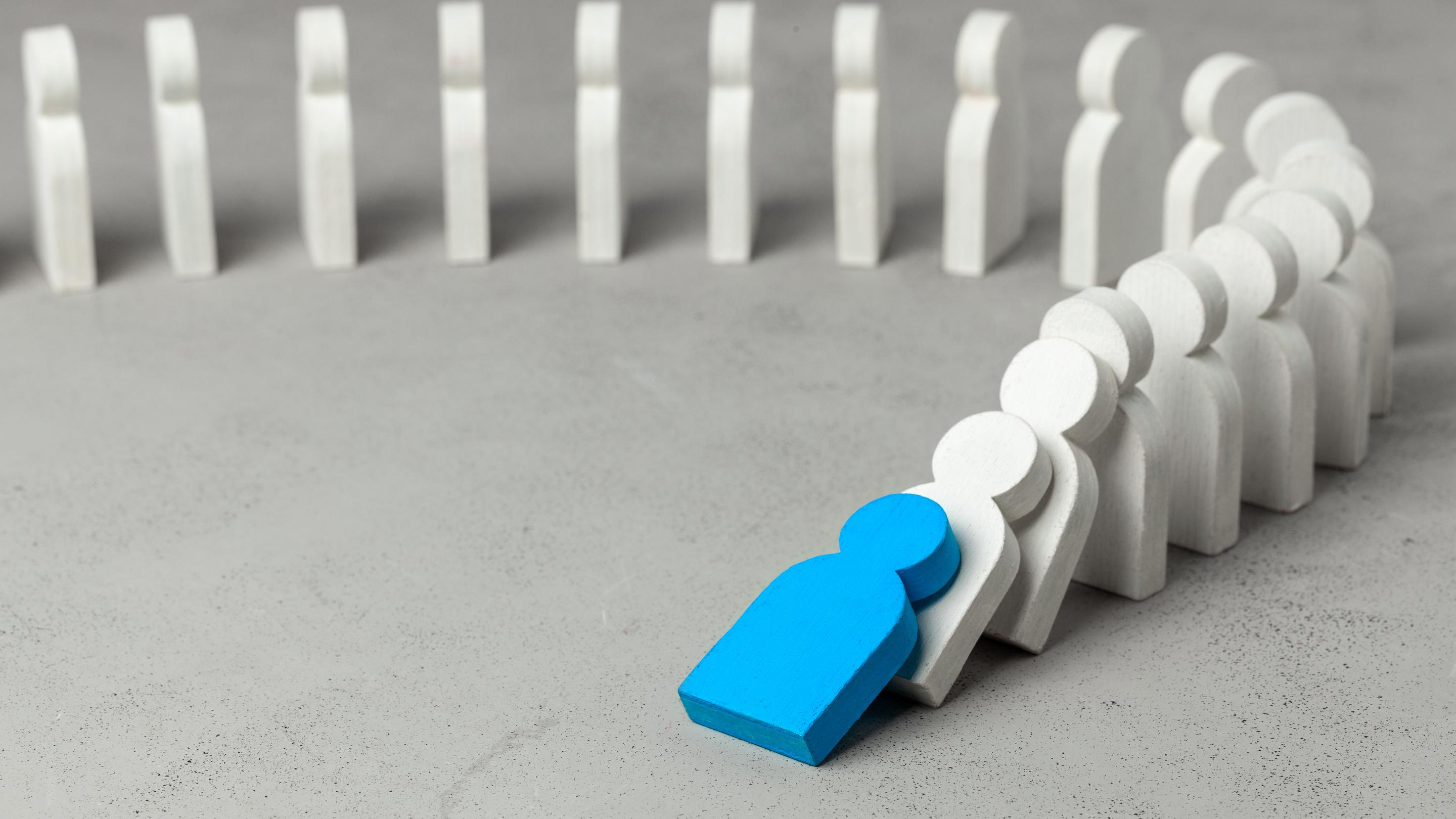One businessman leader falls and brings down other figures of employees. System disruption.