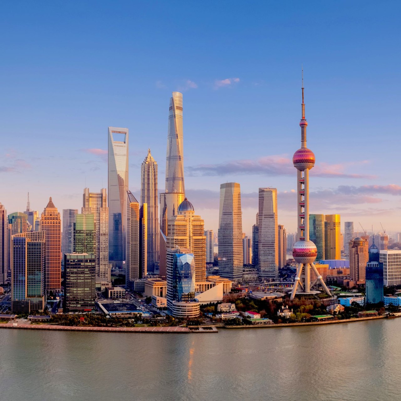 Shanghai skyline ved solnedgang