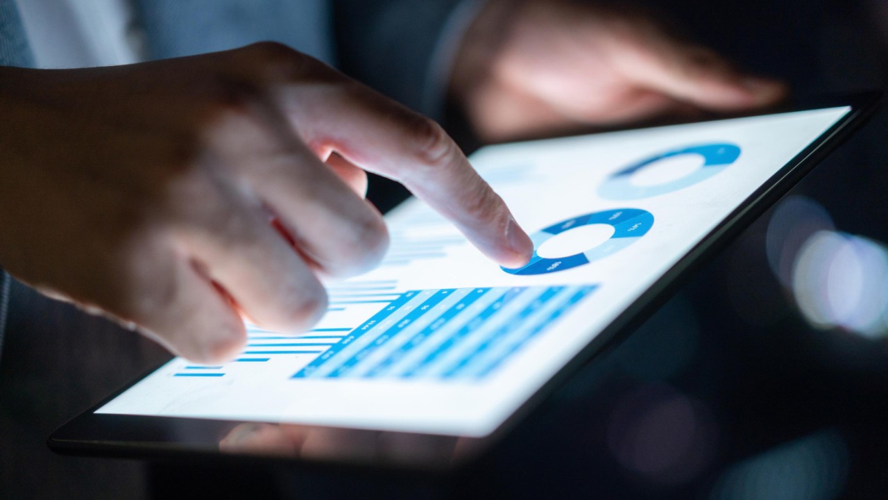 1291173179 Business report on digital tablet