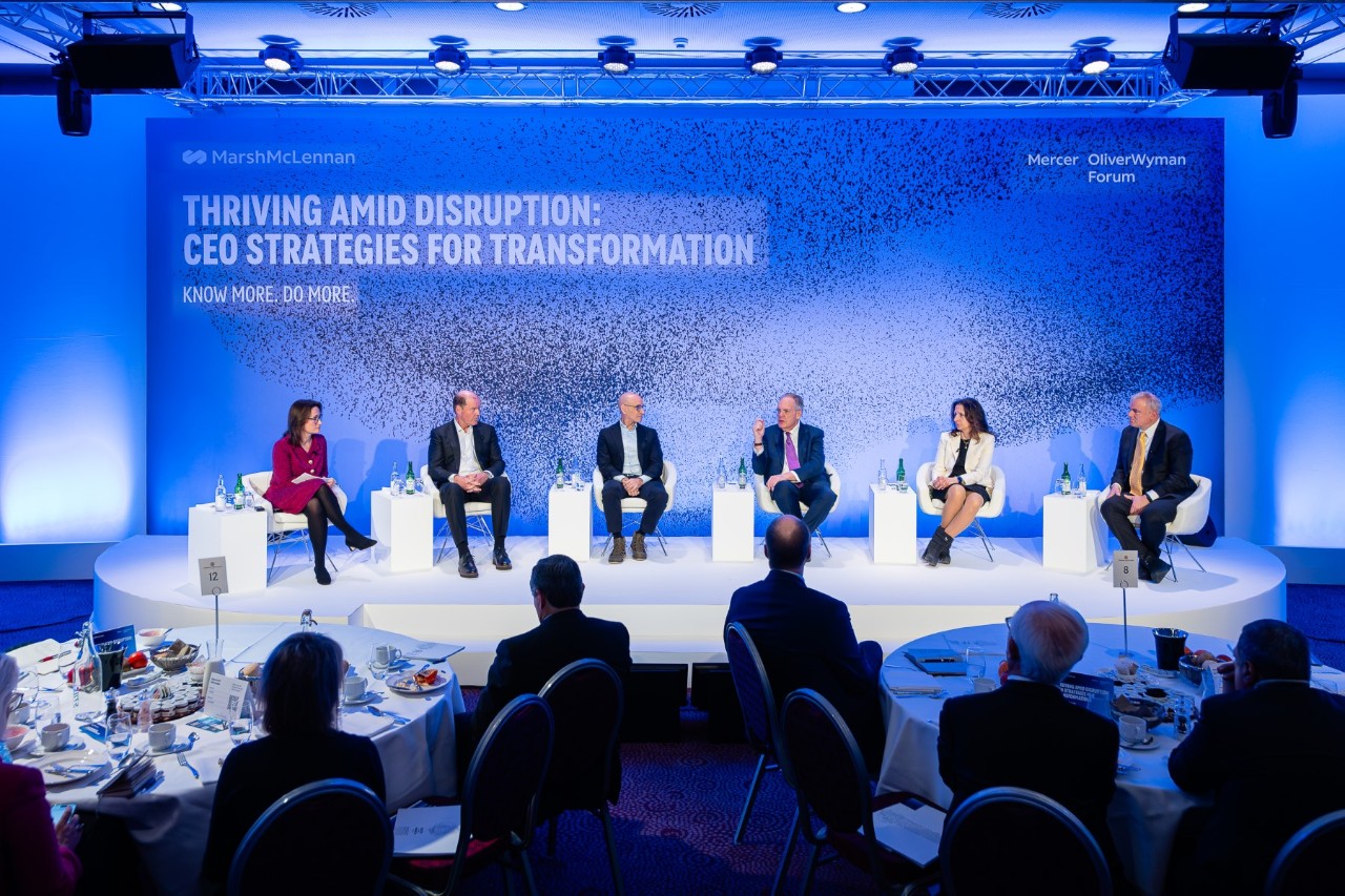 MM at Davos 2025 - Thiriving Amid Disruption - Speakers Chatting