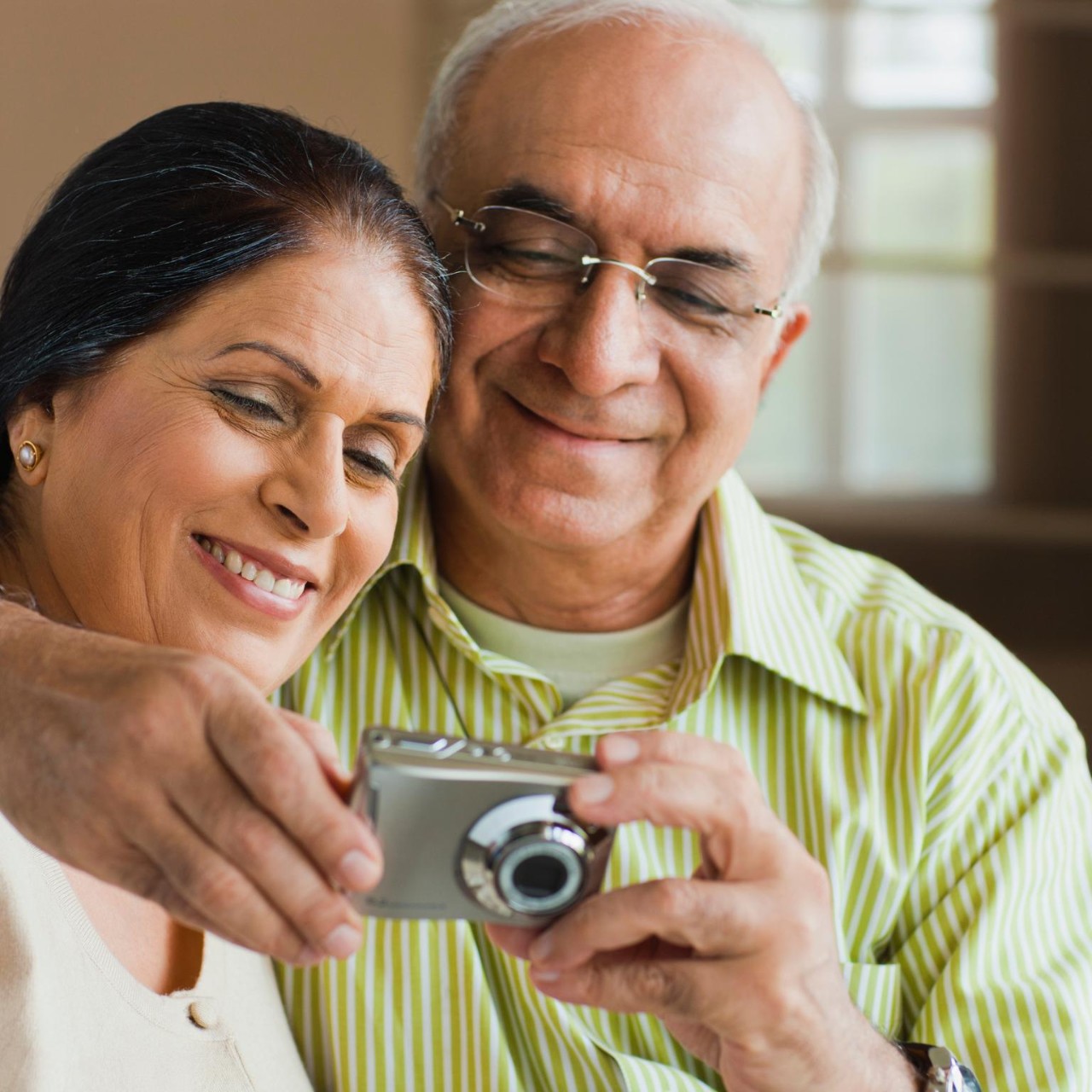 senior family looking pictures