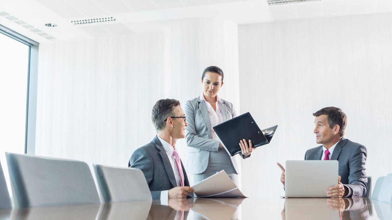 会議中のビジネスマン