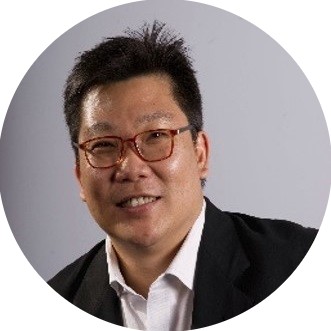 circle headshot of Andrew How